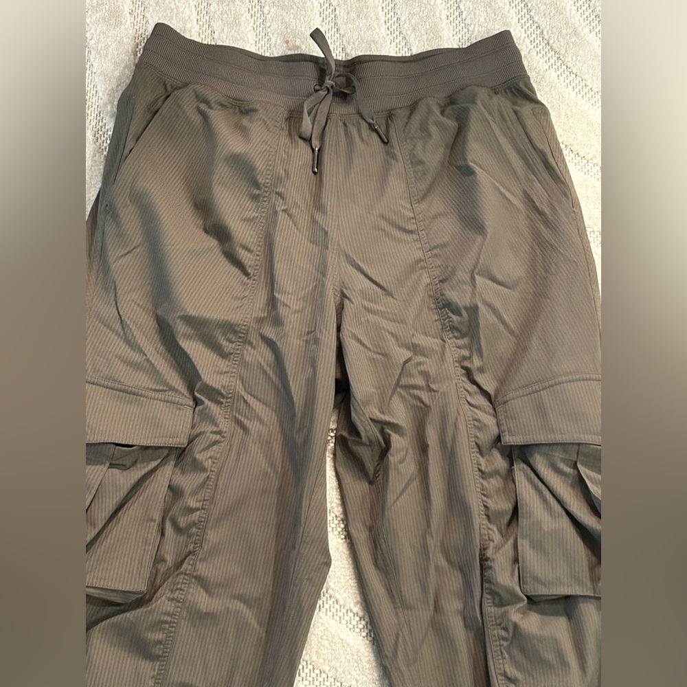 Lululemon Dance Studio Relaxed-Fit Mid-Rise Cargo Jogger in Army Green - S - Picture 3 of 12